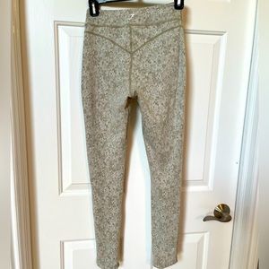 Gymshark Leggings Size Small light green/white print.